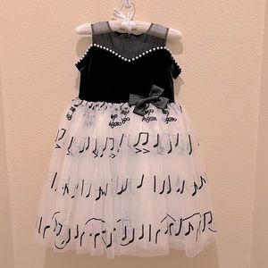 Breathtaking piano performance dress size 130 new